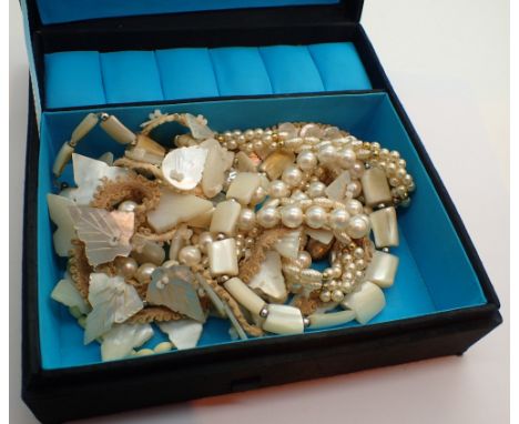 Jewellery box containing mother of pearl jewellery 