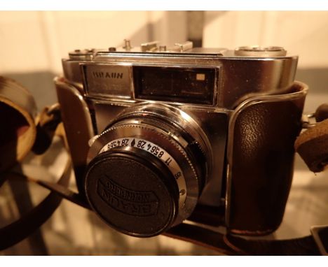 Braun Paxette camera with case 