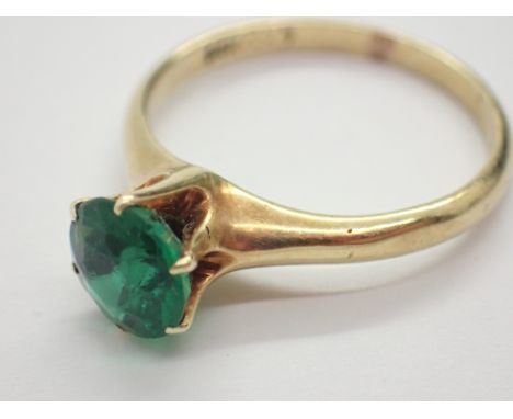 14ct gold ring set with green stone size L / M 3.0g  CONDITION REPORT: Stone diameter: Approximately 5mm. 