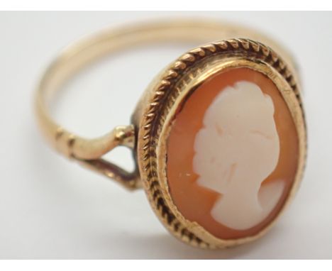 9ct yellow gold ring set with cameo size E