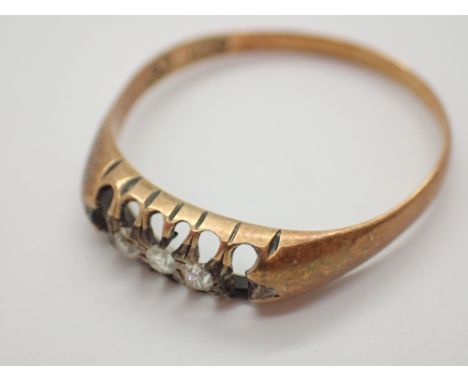 18ct gold diamond set ring with two stones missing 2.0g 