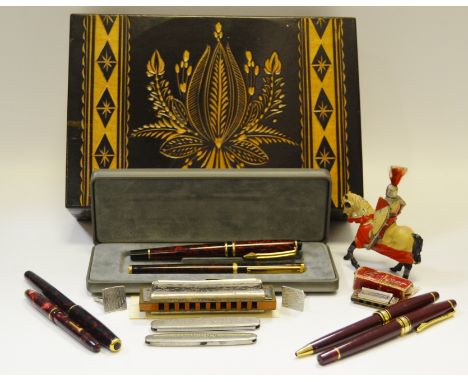 Boxes & Objects - a parker Sonnet red marbelised fountain pen, 18ct gold nib;  others Conway Stewart Dinky 550;  Messenger, e