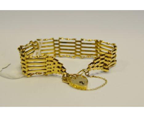 A 9ct gold gate bracelet, heart padlock, 11.3g
