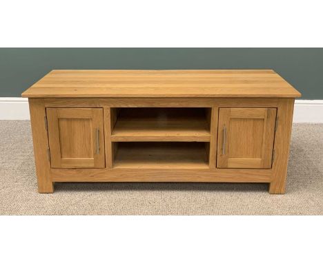 MODERN LIGHT OAK LOUNGE/ENTERTAINMENT OBLONG CUPBOARD, two middle shelves with side cupboards, 151 (h) x 120 (w) x 44.9cms (d