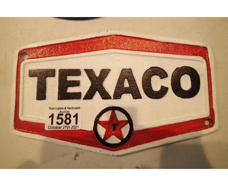 Cast iron Texaco shop sign, L: 22 cm. P&amp;P Group 2 (£18+VAT for the first lot and £3+VAT for subsequent lots) 