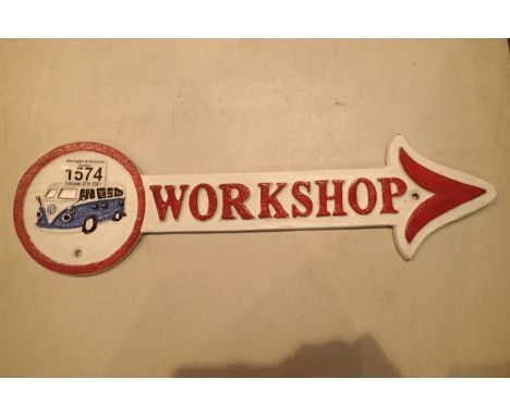 Cast iron workshop VW camper arrow sign, L: 40 cm. P&amp;P Group 1 (£14+VAT for the first lot and £1+VAT for subsequent lots)