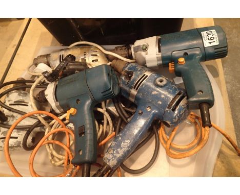 Five black & Decker 230v electric drills. Not available for in-house P&P, contact Paul O'Hea at Mailboxes on 01925 659133Cond