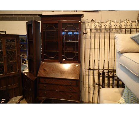 Large vintage oak secretaire bureau with drop front and three drawers, 90 x 22 x 50 cm. One rear leg broken but present. Not 