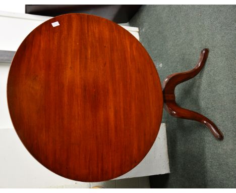 Mahogany circular pedestal tilt top table on tripod supports. 90cm diameter. 