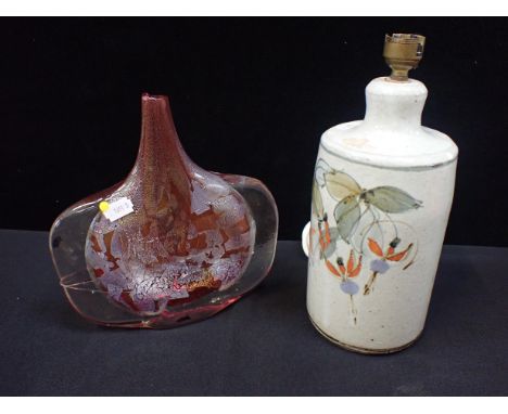 AN ISLE OF WIGHT GLASS VASE 22.5cm high, and a retro Totnes pottery lamp (2)