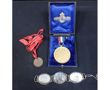A BALLOONING SOUVENIR MEDAL '...LE GRAND CAPTIF A VAPEUR DE M. HENRY GIFFARD' 1872, (associated case), with a Nelson commemor