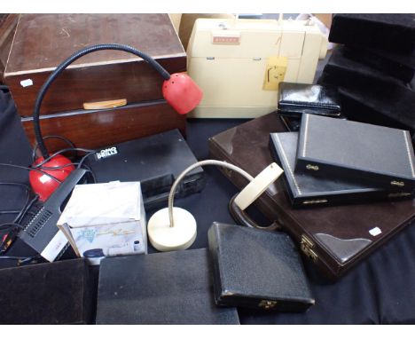 A VINTAGE SINGER 'STARLET' SEWING MACHINE, WITH PRINTED GRAPHIC (no cable, so untested), a work lamp, a Como drill, jewellery