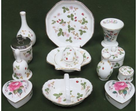 Quantity of Wedgwood Kutani Crane &amp; Wild Strawberries ceramics. Approx. 12 pieces. Also pair of Spode hearty form pin dis