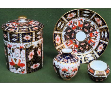 Royal Crown Derby ceramic biscuit barrel, plus three other pieces. Barrel Approx. 14cms H

one small piece damaged 