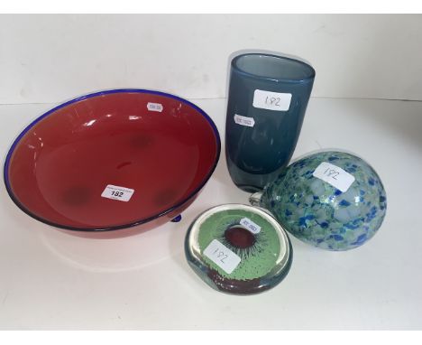 Four vintage pieces of art glass. 