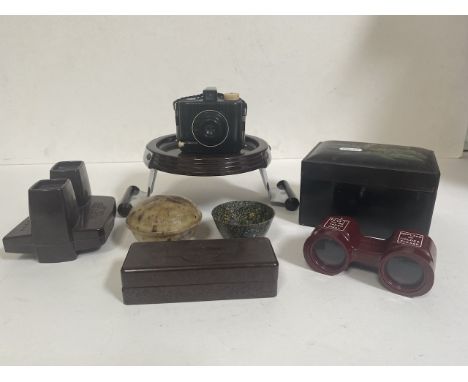 Various vintage bakelite including viewmaster, theater binoculars, etc. 