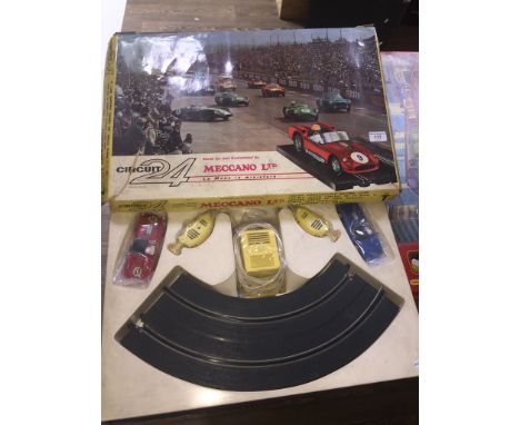 Meccano Circuit 24 Le Mans Miniature Scalextric type racing game. 