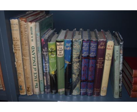 Literature and related. H. E. Bates. A selection, first editions in dust wrappers. Condition mixed. (15)
