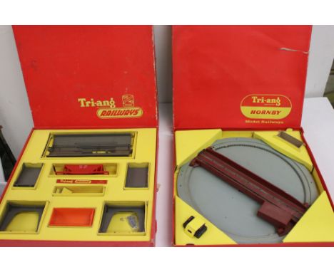 Two boxed Triang OO gauge sets to include R408 Turntable Electronically Operated and R161 Operating Hopper Car Set, both gd w