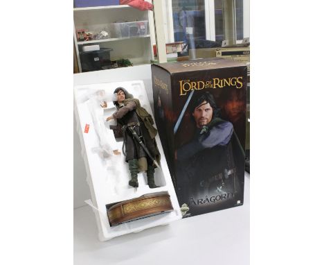 Boxed Sideshow Collectables limited edition 1:4 scale The Lord of the Rings Aragorn statue, numbered 682/850, with outer ship