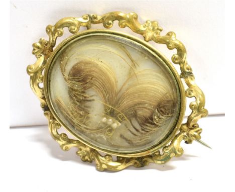 A LATE 19TH/EARLY 20TH CENTURY HAIRWORK BROOCH/PENDANT the oval brooch in gilt metal surround with the glass front featuring 