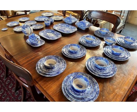 A LARGE COLLECTION OF COPELAND SPODE 'ITALIAN' PATTERN  and other ceramics, including numerous plates, nine twin-handled bowl