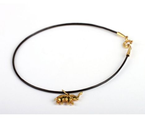 A braided elephant hair bangle with 18ct gold mounts and 18ct gold elephant charm (stamped 750).
