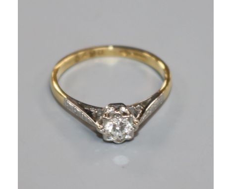 An 18ct gold and illusion set solitaire diamond ring, size M.