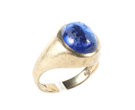 A vintage 9ct gold and oval cabochon synthetic blue spinel single stone ring. Hallmarks for Birmingham 1978, size R, 5.8 gram