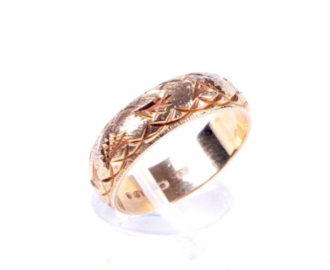A vintage 9ct gold wedding band chased with stylised leaves. Hallmarks for London 1976, 6.1mm wide, leading-edge size P, 4.4 