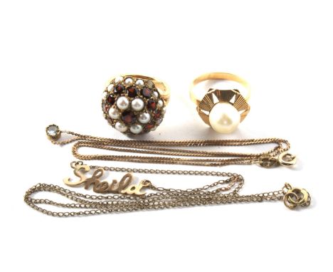 A 9ct gold garnet and seed pearl set dress rings, a gold pearl set dress ring, a 9ct Sheila named pendant on fine neck chain 