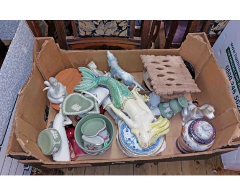 A box containing a quantity of assorted ceramic and other collectable items including Wedgwood green jasperware, Lladro and o
