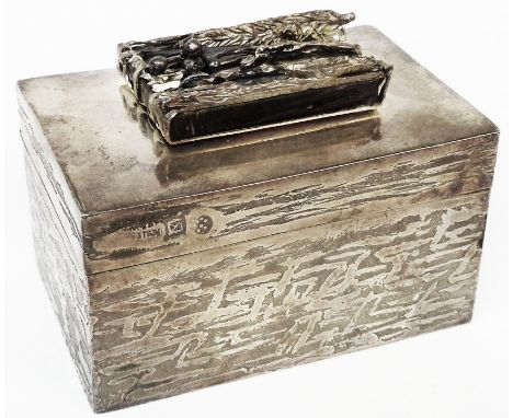 A 7.5cm vintage marked 'Zolin, Stg Silver' oblong trinket box with applied ant, beetle and leaf panel to hinged lid, the side