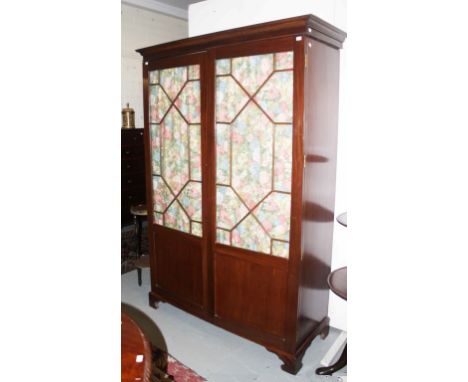 AN EDWARDIAN MAHOGANY WARDROBE IN THE GEORGE III STYLE, the moulded cornice above two astragal glazed doors, each with a soli