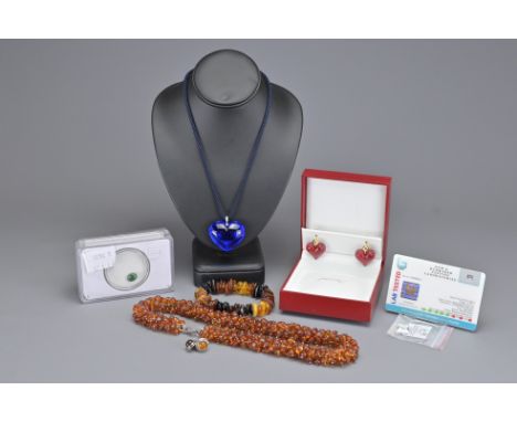 A GROUP OF JEWELLERY ITEMS AND LOOSE STONES. To include a boxed Baccarat blue crystal heart pendant with silver mount and cla