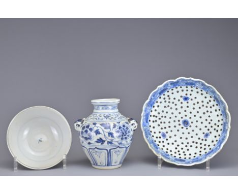 THREE CHINESE BLUE AND WHITE PORCELAIN ITEMS. To include a jar with animal form handles and bands of foliate decoration, a pi