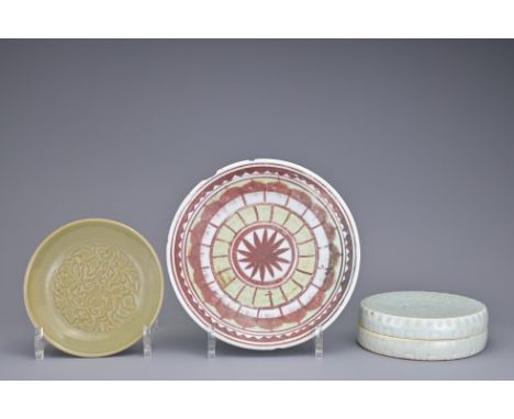 THREE CHINESE CERAMIC ITEMS. To include a Chinese Swatow red and green decorated dish, Ming dynasty. A moulded Longquan celad