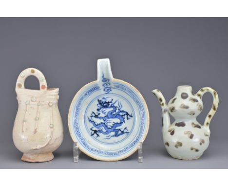 THREE CHINESE CERAMIC ITEMS. To include a blue and white porcelain pouring bowl decorated with dragon, a double gourd form ew