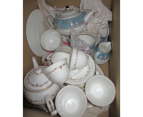 Wedgwood ' Florentine ' pattern six place setting tea service, together with a Worcester ' Gold Chantilly ' pattern six place