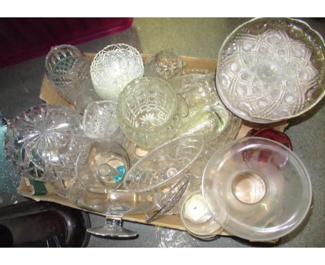 Art glass pedestal comport, Murano glass vase and a quantity of other miscellaneous glassware 