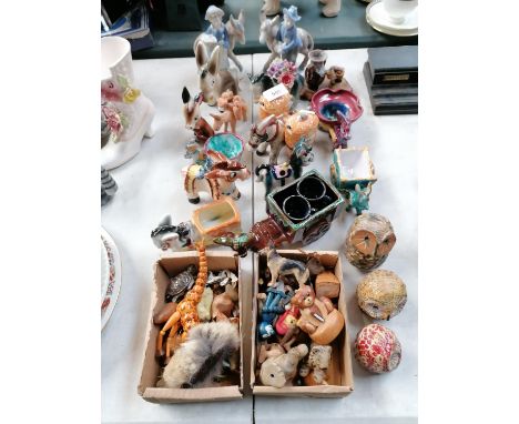 A MIXED GROUP OF CERAMIC FIGURES 