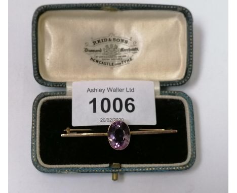 A LADIES 9CT YELLOW GOLD AND AMETHYST PINK STONE BROOCH, BOXED, WEIGHT 3.3G 