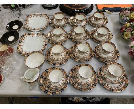 A SANDON EDWARDIAN BONE CHINA TEA SET COMPRISING TWELVE CUPS, SAUCERS AND SIDE PLATES, TWO FURTHER SIDE PLATES, SUGAR BOWL AN