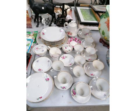 A MIXED GROUP OF CERAMICS TO INCLUDE POLISH CUPS AND SAUCERS ETC 