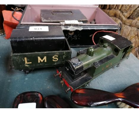 A VINTAGE BING/BASSETT LOWKE TINPLATE LOCOMOTIVE AND TENDER MODEL 