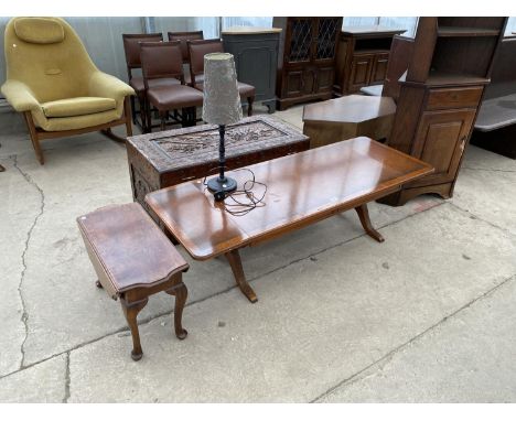 A MAHOGANY DROP END SOFA TABLE, SMALL MAHOGANY DROP LEAF OCCASIONAL TABLE AND A TABLE LAMP 