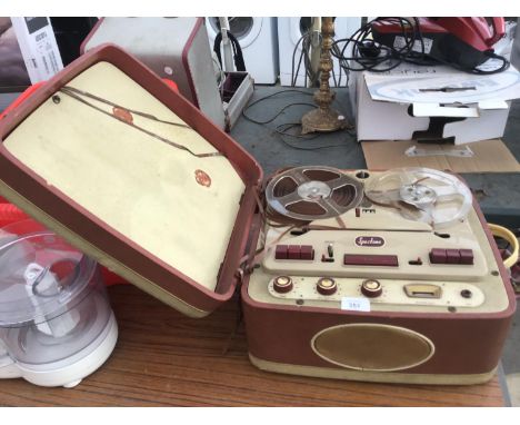 A VINTAGE SPECTONE REEL TO REEL TAPE RECORDER 