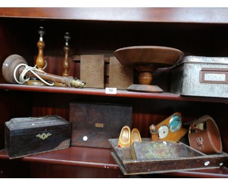 A MIXED LOT OF ITEMS TO INCLUDE TEA CADDY, OAK CUTLERY TRAY ETC 