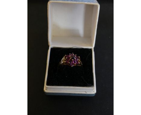 A 9ct gold ruby cluster ring, ring size R, weight approx 2.3g 