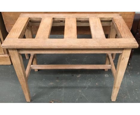 A light oak slatted luggage rack, 67cmW 